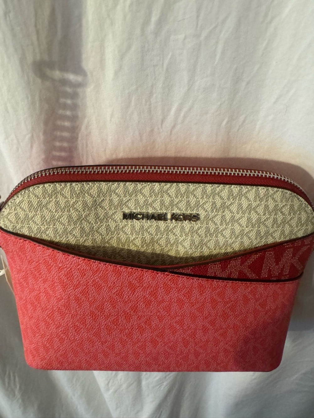 NWT Micheal Kors Jet Set Travel Bag. Women's Crossbody Bagin Raspberry and Cream - Picture 2 of 16